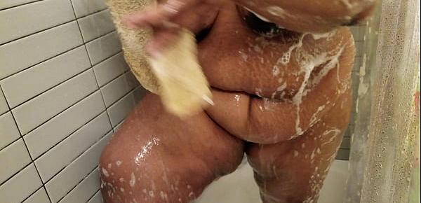  SEXY BLACK MATURE MILF WASHES HER EBONY BBW BODY IN A HOT SHOWER